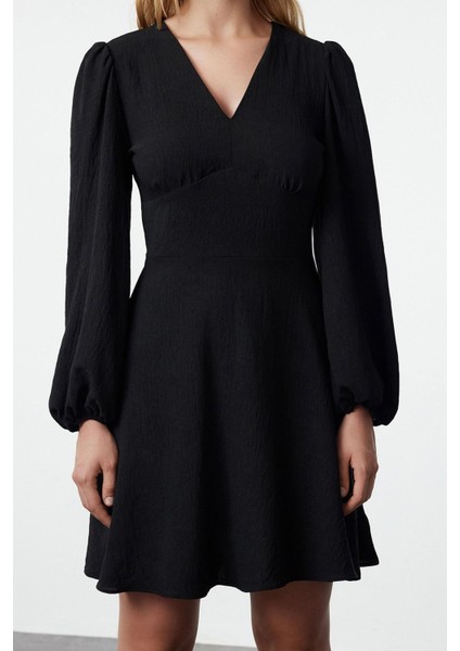 Kadın Moda Şık Mini Boy V Yaka Regular A Kesim Balon Kol Detaylı Dokuma Elbise