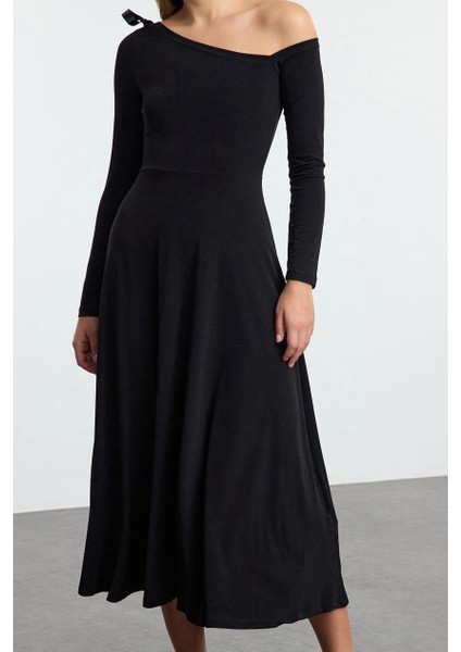 Moda Stil Slim Asimetrik Yaka Midi Boy Fiyonk Detaylı Kuşaklı Skater Örme Elbise