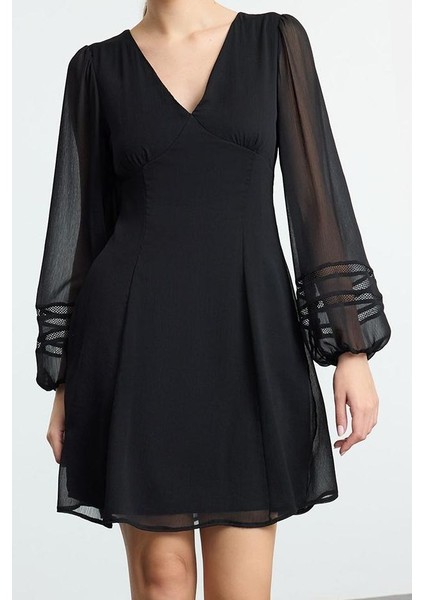 Kadın Moda Şık Mini Boy V Yaka Regular A Kesim Aksesuar Detaylı Şifon Astarlı Dokuma Elbise fiyatları