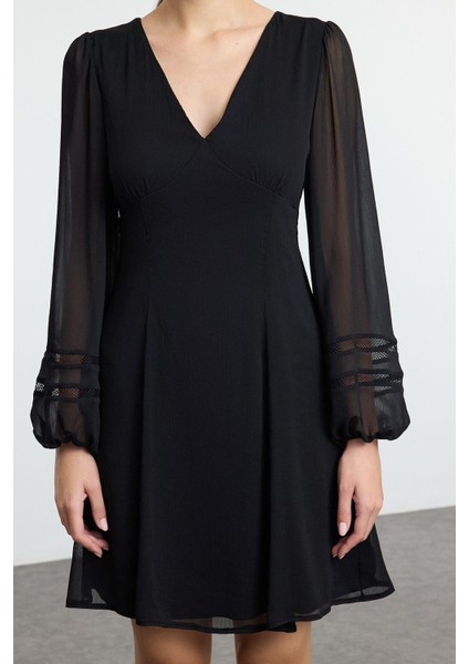 Kadın Moda Şık Mini Boy V Yaka Regular A Kesim Aksesuar Detaylı Şifon Astarlı Dokuma Elbise fırsatları