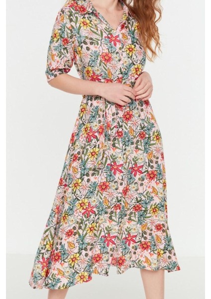 Moda Stil Regular Gömlek Yaka Midi Boy Çiçek Desenli Kuşaklı Dokuma Viskon Gömlek Elbise