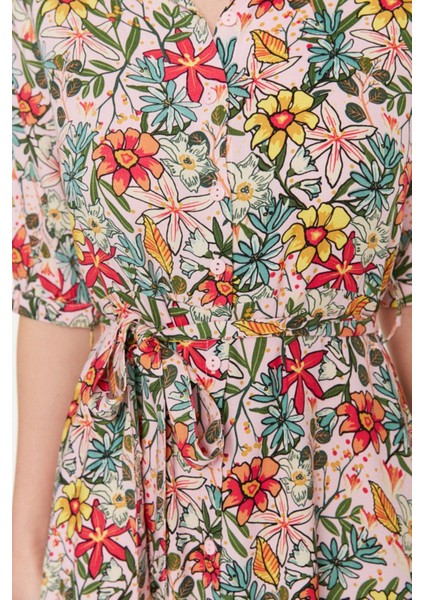 Moda Stil Regular Gömlek Yaka Midi Boy Çiçek Desenli Kuşaklı Dokuma Viskon Gömlek Elbise