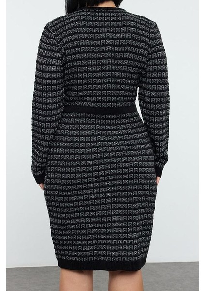 Moda Stil Fitted Bisiklet Yaka Mini Boy Büyük Beden Desenli Düğmeli Triko Elbise