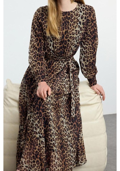 Moda Regular Maxi Tesettür Leopar Desenli Kuşak Detaylı Astarlı Piliseli Şifon Dokuma Elbise fırsatları