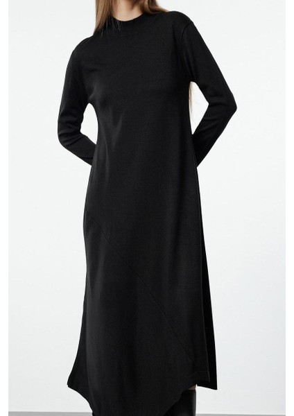 Moda Stil Fitted Dik Yaka Maxi Boy Tesettür Asimetrik Kesim Triko Elbise