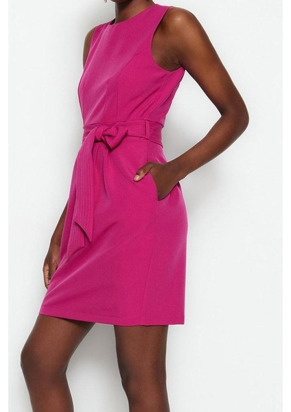 Moda Stil Regular Bisiklet Yaka Mini Boy Kuşaklı Vücudu Saran Dokuma Elbise fırsatları