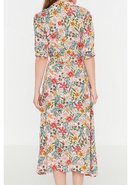 Moda Stil Regular Gömlek Yaka Midi Boy Çiçek Desenli Kuşaklı Dokuma Viskon Gömlek Elbise