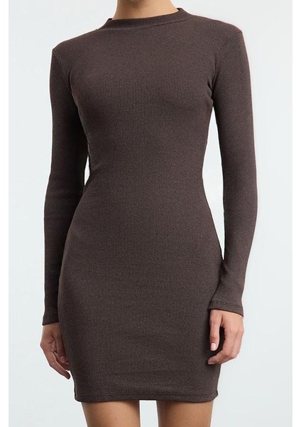 Moda Stil Slim Dik Yaka Mini Boy Vücuda Oturan Yarım Balıkçı Yaka Fitilli Esnek Örme Elbise