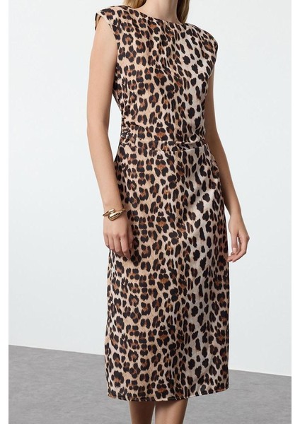 Moda Stil Regular Bisiklet Yaka Midi Boy Leopar Desenli Düz Kesim Vatkalı Dokuma Elbise