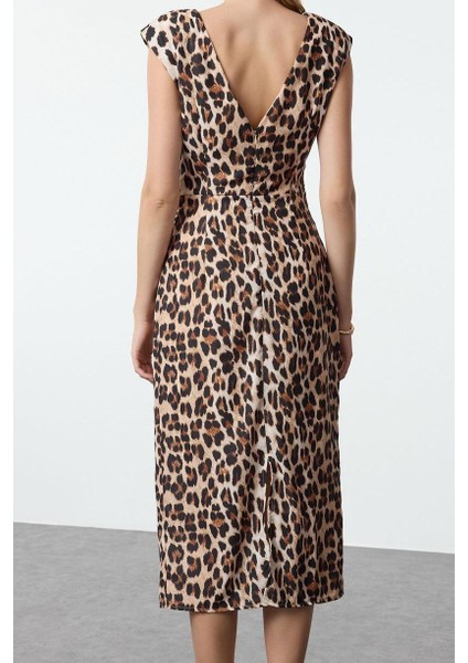 Moda Stil Regular Bisiklet Yaka Midi Boy Leopar Desenli Düz Kesim Vatkalı Dokuma Elbise