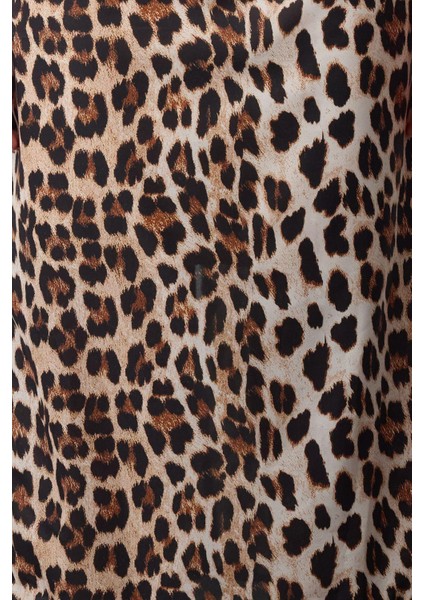 Moda Stil Regular Bisiklet Yaka Midi Boy Leopar Desenli Düz Kesim Vatkalı Dokuma Elbise