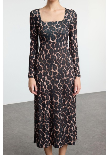 Moda Stil Slim Kare Yaka Maxi Boy Leopar Baskılı Volanlı Vücuda Oturan Esnek Örme Elbise modelleri