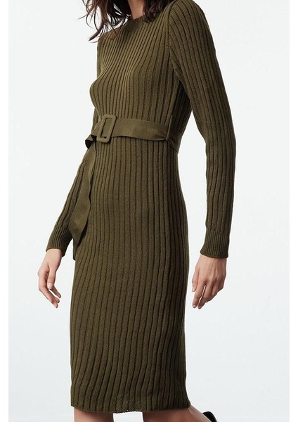 Moda Stil Regular Kayık Yaka Midi Boy Triko Kemerli Elbise