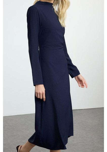 Moda Stil Regular Bisiklet Yaka Midi Boy Shift Düz Kesim Saten Dokuma Elbise