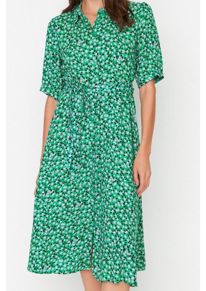Moda Stil Regular Gömlek Yaka Midi Boy Çiçek Desenli Kuşaklı Dokuma Viskon Gömlek Elbise