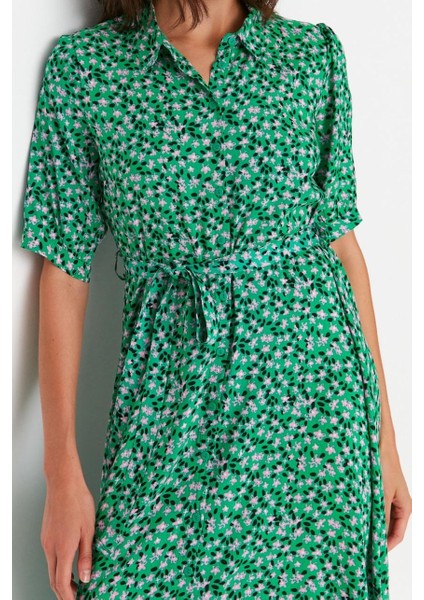 Moda Stil Regular Gömlek Yaka Midi Boy Çiçek Desenli Kuşaklı Dokuma Viskon Gömlek Elbise
