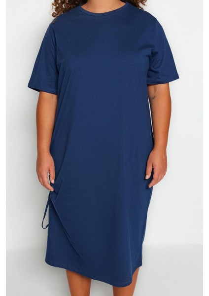 Moda Stil Relaxed Bisiklet Yaka Midi Boy Büyük Beden Yandan Büzgülü ve Yırtmaçlı Örme Elbise modelleri