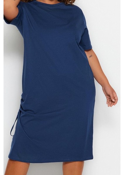 Moda Stil Relaxed Bisiklet Yaka Midi Boy Büyük Beden Yandan Büzgülü ve Yırtmaçlı Örme Elbise fırsatları