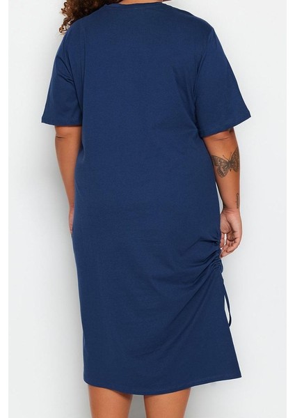 Moda Stil Relaxed Bisiklet Yaka Midi Boy Büyük Beden Yandan Büzgülü ve Yırtmaçlı Örme Elbise indirimleri