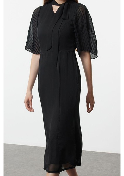 Moda Regular Dik Yaka Midi Boy Pilise Kollu Yakası Bağlamalı Astarlı Şifon Dokuma Kışlık Elbise fırsatları