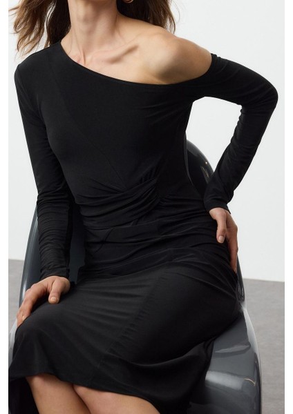 Moda Slim Asimetrik Yaka Maxi Boy Limited Editon Omzu Açık Vücuda Oturan Drapeli Esnek Örme Elbise