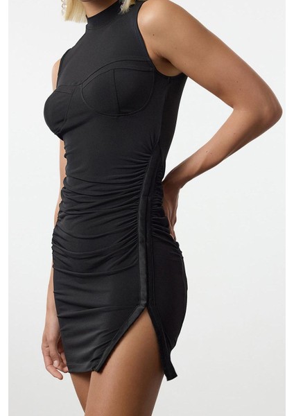 Moda Stil Fitted Dik Yaka Mini Boy Vücuda Oturan Biye ve Agraf Detaylı Örme Kısa Elbise