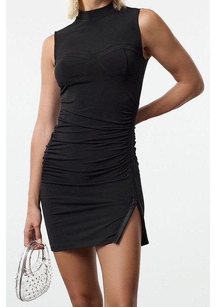 Moda Stil Fitted Dik Yaka Mini Boy Vücuda Oturan Biye ve Agraf Detaylı Örme Kısa Elbise