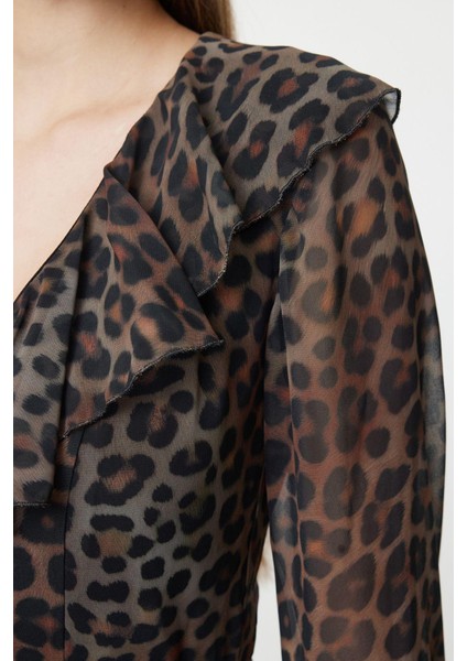 Moda Stil Regular V Yaka Mini Boy Limited Edition Eteği Volanlı Leoparlı Şifon Dokuma Elbise