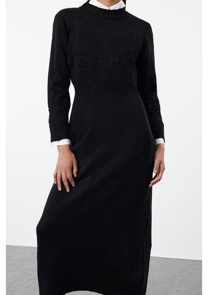 Moda Stil Fitted Dik Yaka Maxi Boy Tesettür Dantel Detalı Yumuşak Dokulu Triko Elbise