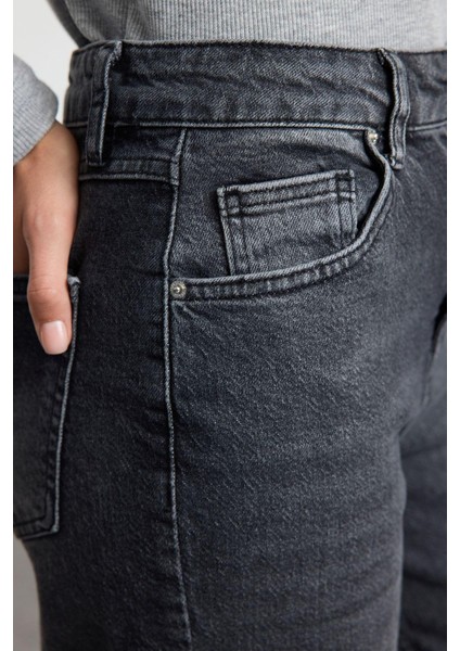 Kadın Moda Şık Kot Pantolon Boru Paça Uzun Boy Denim Slim Yüksek Bel Mom Jeans