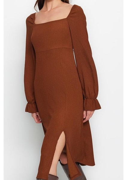Kadın Moda Şık Midi Boy Kare Yaka Kloş Bürümcük Dokulu Yırtmaçlı Örme Elbise