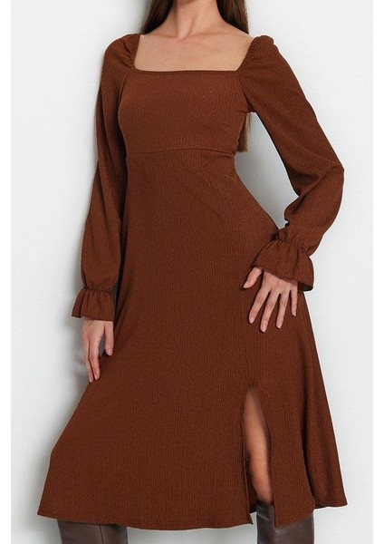 Kadın Moda Şık Midi Boy Kare Yaka Kloş Bürümcük Dokulu Yırtmaçlı Örme Elbise