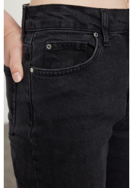 Kadın Moda Şık Kot Pantolon Boru Paça Uzun Boy Denim Normal Bel Slim Mom Jeans modelleri
