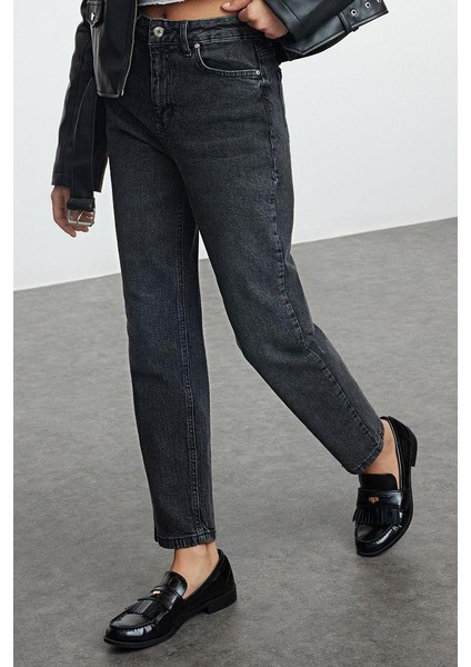 Kadın Moda Şık Kot Pantolon Boru Paça Uzun Boy Denim Antrasit Normal Bel Slim Mom Jeans modelleri