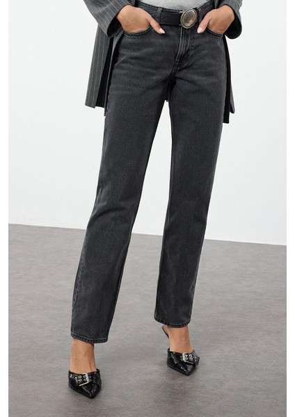 Kadın Moda Şık Kot Pantolon Boru Paça Uzun Boy Denim Düşük Bel Comfort Straight Jeans fiyatları
