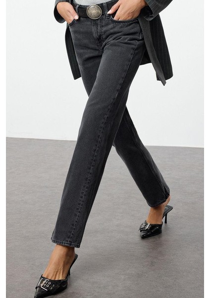 Kadın Moda Şık Kot Pantolon Boru Paça Uzun Boy Denim Düşük Bel Comfort Straight Jeans modelleri