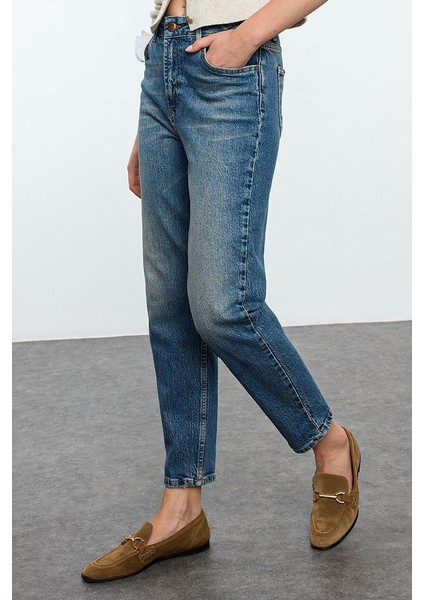 Kadın Moda Şık Kot Pantolon Boru Paça Uzun Boy Denim Soluk Vintage Yüksek Bel Slim Mom Jeans fırsatları