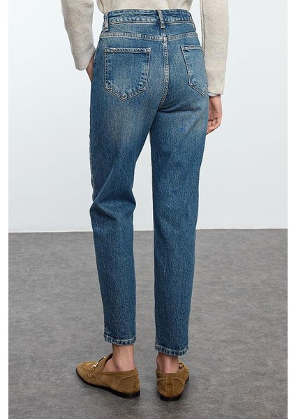 Kadın Moda Şık Kot Pantolon Boru Paça Uzun Boy Denim Soluk Vintage Yüksek Bel Slim Mom Jeans indirimleri