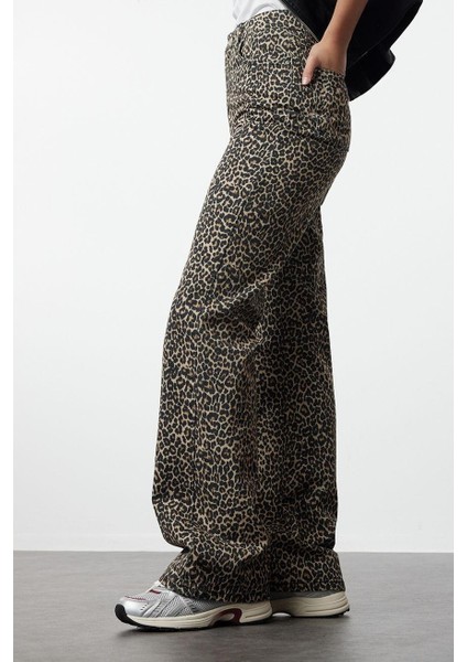Stil Kadın Moda Denim Kot Pantolon Regular Geniş Paça Leopar Baskılı Kahverengi Yüksek Bel Jeans modelleri