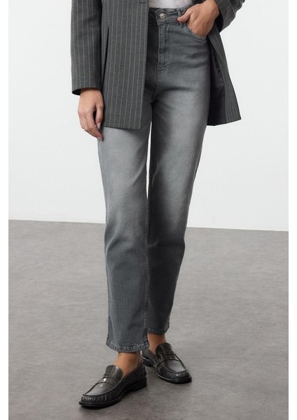 Stil Kadın Moda Denim Kot Pantolon Uzun Boru Paça Gri Yüksek Bel Comfort Mom Jeans