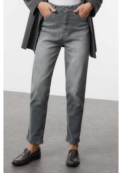 Stil Kadın Moda Denim Kot Pantolon Uzun Boru Paça Gri Yüksek Bel Comfort Mom Jeans modelleri