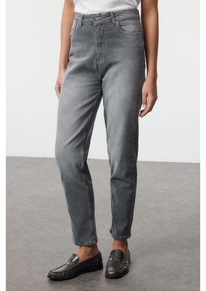 Stil Kadın Moda Denim Kot Pantolon Uzun Boru Paça Gri Yüksek Bel Comfort Mom Jeans fırsatları