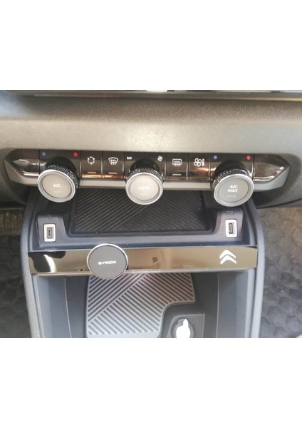 Citroen C4 Uyumlu 2021-2024 Kasa Kırmızı Logolu Mıknatıslı Telefon Tutucu fırsatları