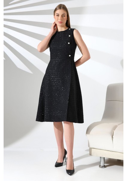 Simli Siyah Tüvit Kareli Şanel Kumaş Kolsuz Çan Etekli Düğme Detaylı Midi Elbise Tasarım Büyük Beden fiyatları