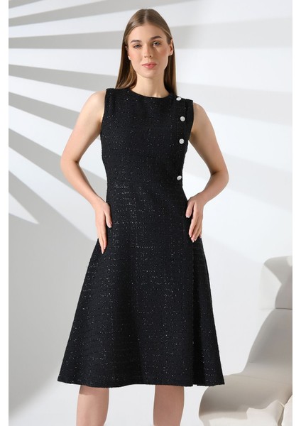 Simli Siyah Tüvit Kareli Şanel Kumaş Kolsuz Çan Etekli Düğme Detaylı Midi Elbise Tasarım Büyük Beden fırsatları