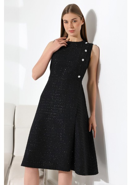 Simli Siyah Tüvit Kareli Şanel Kumaş Kolsuz Çan Etekli Düğme Detaylı Midi Elbise Tasarım Büyük Beden indirimleri