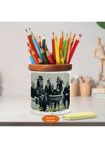 Bahçede Oturan Mustafa Kemal Atatürk Ahşap Seramik KALEMLIK-749