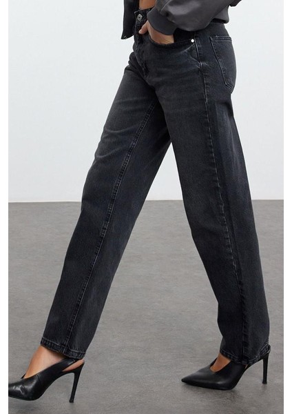 Stil Kadın Moda Denim Kot Pantolon Uzun Boru Paça Normal Bel Straight Jeans modelleri
