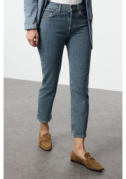 Stil Kadın Moda Denim Kot Pantolon Uzun Boru Paça Mavi Yüksek Bel Mom Jeans modelleri