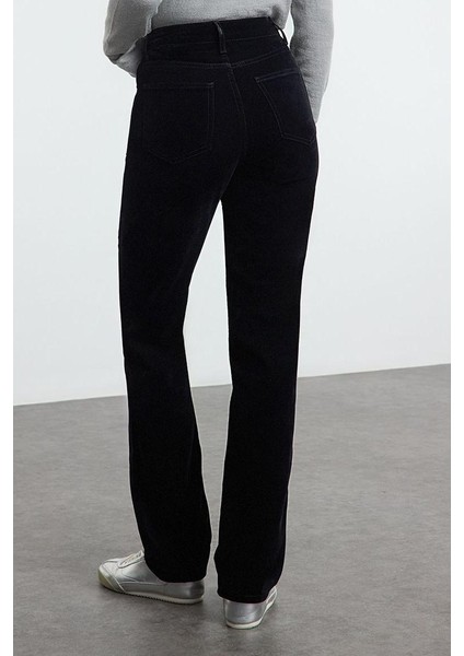 Stil Kadın Moda Denim Kot Pantolon Regular Boru Paça Süet Görünümlü Yüksek Bel Straight Jeans fiyatları